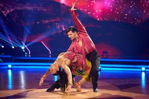 Als sie den traurigen Grund für schlechte Performance erklärt, kämpft "Let's Dance"-Favoritin mit den Tränen