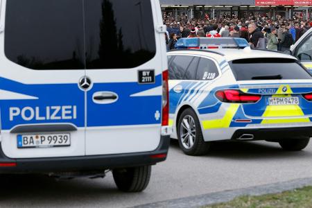 Krawall in Nürnberg: Einige Verletzte und Dutzende Festnahmen Krawall in Nürnberg: Einige Verletzte und Dutzende Festnahmen