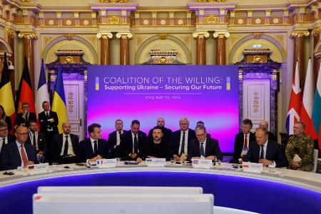 Merz und Macron drohen Moskau mit neuen Sanktionen