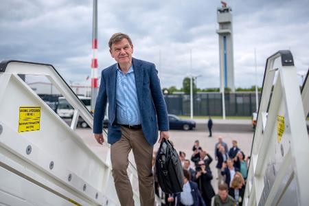 Für den neuen Außenminister Wadephul ist die Antrittsreise nach Israel eine erste diplomatische Bewährungsprobe. Wie deutlich wird er sich zur Lage in Gaza äußern? Für den neuen Außenminister Wadephul ist die Antrittsreise nach Israel eine erste diplomatische Bewährungsprobe. Wie deutlich wird er sich zur Lage in Gaza äußern?