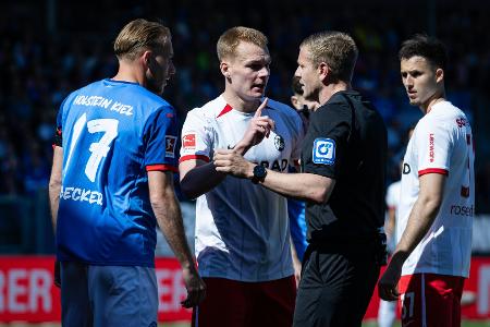 Kiel steigt ab, Freiburg träumt von der Königsklasse