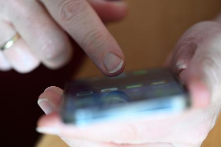 Die Bürger verschicken immer mehr Nachrichten und führen immer weniger klassische Telefonate. Die Bürger verschicken immer mehr Nachrichten und führen immer weniger klassische Telefonate.