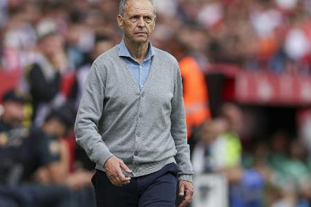 Fans wütend: Sevilla-Profis übernachten im Trainingszentrum Fans wütend: Sevilla-Profis übernachten im Trainingszentrum