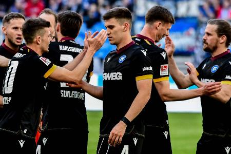 Absteiger Regensburg verabschiedet sich als Tabellenletzter Absteiger Regensburg verabschiedet sich als Tabellenletzter