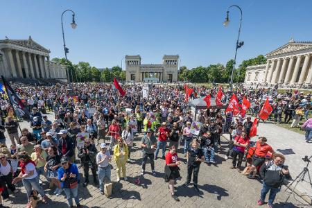 Auch in München hat die Kundgebung breiten Zulauf. 