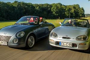 Zwei Kei Car Roadster für großen Fahrspaß