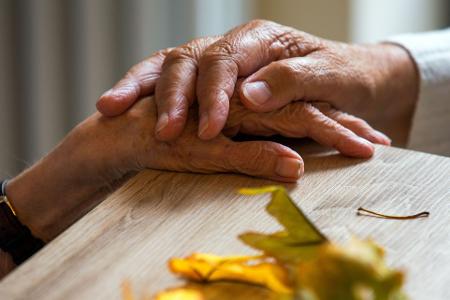 Verträge, Vollmachten, Verantwortung: Was tun bei Demenz?