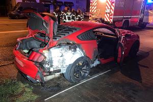 Ford Mustang in Weserstraße in Brand gesetzt: Kripo sucht Zeugen Ford Mustang in Weserstraße in Brand gesetzt: Kripo sucht Zeugen