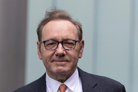 Nächster Schritt zu Rehabilitation? Kevin Spacey bekommt neue Rolle Nächster Schritt zu Rehabilitation? Kevin Spacey bekommt neue Rolle
