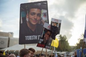 Emotionales Wiedersehen zwischen Ex-Geisel und Familie
