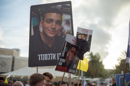 Der Soldat Edan Alexander wurde am 7. Oktober 2023 während des Hamas-Massakers von einem Militärstützpunkt entführt. Der Soldat Edan Alexander wurde am 7. Oktober 2023 während des Hamas-Massakers von einem Militärstützpunkt entführt.
