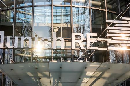 Die Munich Re erwartet demnach in den kommenden Monaten weiter positive Geschäftsmöglichkeiten, die Ziele für 2025 seien unverändert gültig.