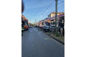 Schwerer Unfall zwischen PKW und Straßenbahn