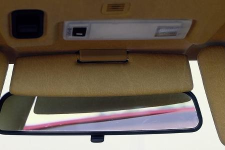 Mercedes-Benz W124 (1984 bis 1995) Dritte Sonnenblende über dem Innenspiegel