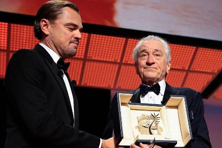Cannes: Leonardo DiCaprio überreicht Robert De Niro die Ehrenpalme Cannes: Leonardo DiCaprio überreicht Robert De Niro die Ehrenpalme