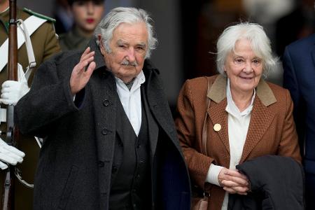Mujica starb an der Seite seiner Frau Lucia Topolansky auf seinem Bauernhof vor den Toren von Montevideo.