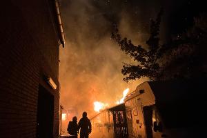 Feuer drohte auf Haus überzugreifen