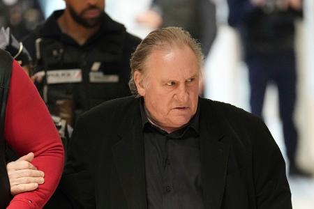 Eine Ausstatterin und eine Regieassistentin warfen Depardieu vor, sie unsittlich berührt zu haben. (Archivbild)