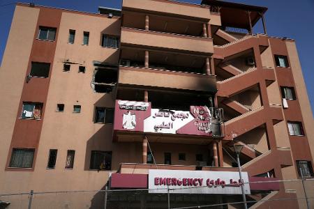 Bei dem nächtlichen Angriff wurde das Nasser-Krankenhaus in Chan Junis beschädigt.