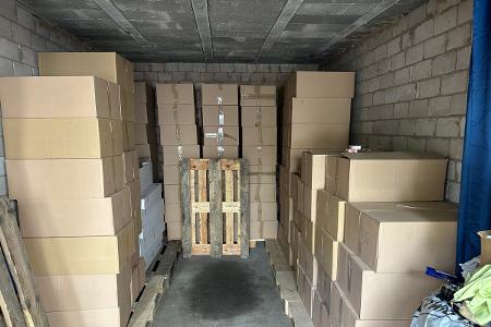 Bild: Garage gefüllt mit Kartons voller gefälschte, unversteuerter Zigaretten
Quelle: ZFA Frankfurt am Main Bild: Garage gefüllt mit Kartons voller gefälschte, unversteuerter Zigaretten
Quelle: ZFA Frankfurt am Main