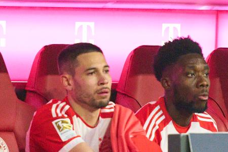 Linksverteidiger: Warten auf Davies - Mit der Vertragsverlängerung von Alphonso Davies hat der FC Bayern klar vorgegeben, wem die Zukunft auf der linken Seite gehört. Doch der Kanadier fehlt den Münchnern noch mehrere Monate verletzt. Bis dahin darf sich Raphael Guerreiro bewähren - trotz einer eher mäßigen Saison.