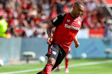 Innenverteidiger I: Der neue Boss? - Schon im letzten Sommer wollte sich der FC Bayern bei Bayer Leverkusen bedienen und Jonathan Tah verpflichten, am Ende scheiterte es an der Ablöse. Nun ist der Nationalspieler ablösefrei zu haben. Angeblich ist ein Wechsel nach Spanien für Tah inzwischen vom Tisch, sodass die Münchner zuschlagen können.