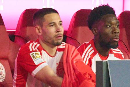 Linksverteidiger: Warten auf Davies - Mit der Vertragsverlängerung von Alphonso Davies hat der FC Bayern klar vorgegeben, wem die Zukunft auf der linken Seite gehört. Doch der Kanadier fehlt den Münchnern noch mehrere Monate verletzt. Bis dahin darf sich Raphael Guerreiro bewähren - trotz einer eher mäßigen Saison.
