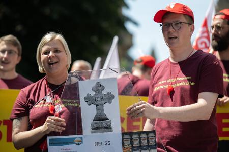 Nestlé will sich von zwei kleineren Werken trennen.