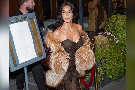 Kim Kardashian in Paris: Zwischen Gerichtsterminen und Glamour-Urlaub Kim Kardashian in Paris: Zwischen Gerichtsterminen und Glamour-Urlaub