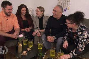 "Dinner"-Gastgeberin rührt Gäste mit emotionaler Geste