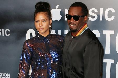 Erpressung, Drogen, Gewalt: Cassie belastet Diddy weiter schwer Erpressung, Drogen, Gewalt: Cassie belastet Diddy weiter schwer