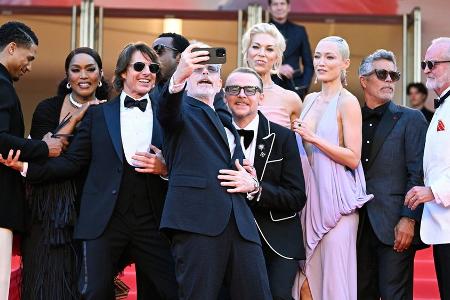 Tom Cruise und Kollegen: Gruppenselfie an der Croisette Tom Cruise und Kollegen: Gruppenselfie an der Croisette