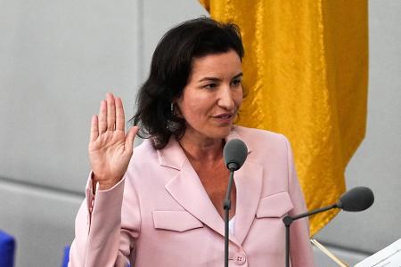 Nach ihrer Vereidigung zur neuen Forschungs- und Raumfahrtministerin hat sich Dorothee Bär viel vorgenommen. (Archivbild) Nach ihrer Vereidigung zur neuen Forschungs- und Raumfahrtministerin hat sich Dorothee Bär viel vorgenommen. (Archivbild)