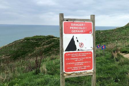Seit langem wird vor Felsabbrüchen und Unfällen an den Kreidefelsen von Étretat gewarnt. (Archivbild)