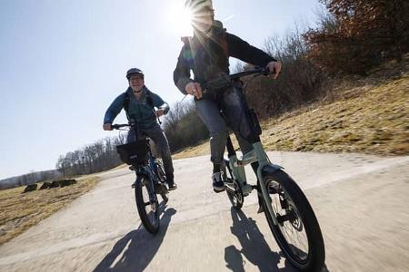 Die besten Klappräder mit Motor im Test 2025!