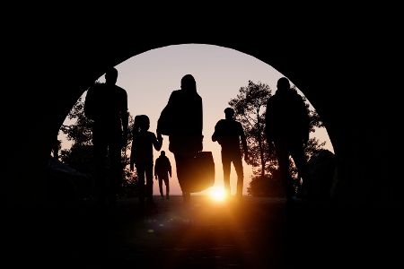 Merz betonte zwar, dass Deutschland ein Einwanderungsland sei, kündigte aber gleichzeitig mehr Abschiebungen an. 