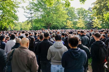 Bei einer Obduktion seien keine Zeichen äußerer Gewalteinwirkung festgestellt worden.