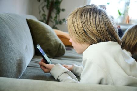 Was digitale Medien mit Kindern machen (Foto-Illustration). Was digitale Medien mit Kindern machen (Foto-Illustration).