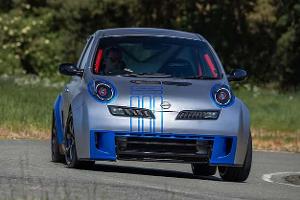 Dieser Micra hat einen 300-PS-V6 im Heck