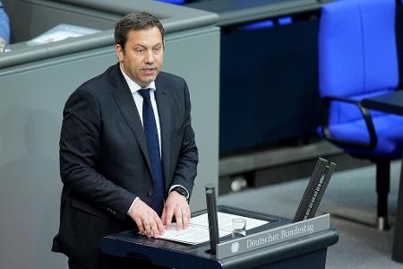 Finanzminister Lars Klingbeil (SPD) hat für den Haushalt 2025 einen ambitionierten Zeitplan.
