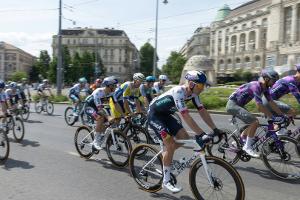 Ungarn: Red Bull verliert drei Fahrer bei üblem Massensturz