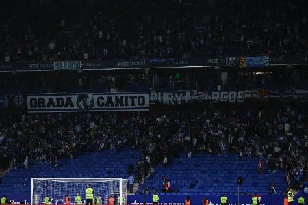 Vor Barcelona-Derby: Auto fährt in Menschenmenge Vor Barcelona-Derby: Auto fährt in Menschenmenge