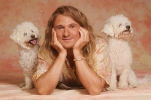 "Messiah Superstar" mit Florian Lukas: Mockumentary über 90-er Popstar