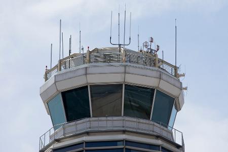 Am Flughafen von Denver verloren die Lotsen kurzzeitig den Kontakt zu den Piloten (Symbolbild) 