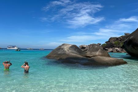Die Similan Islands mit ihren Granitformationen sind bei Tagestouristen aus aller Welt beliebt - und dürfen sich jetzt wieder erholen. (Archivbild)