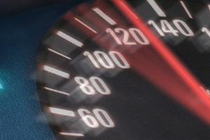 Mit Vollgas ins Fahrverbot: Polizei erwischt über 300 Raser