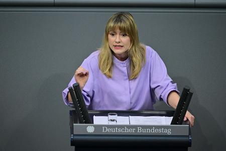 Clara Bünger (Linke) sprich von einer 