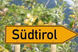 Südtirol während der Apfelblüte