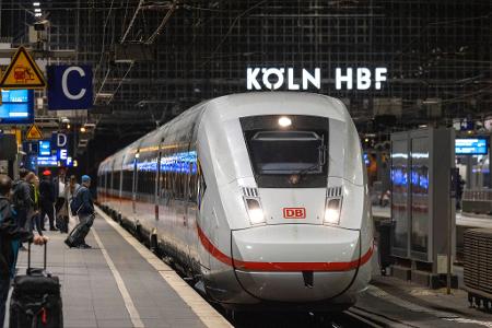 Die Deutsche Bahn war im April besonders unpünktlich unterwegs. (Archivbild) Die Deutsche Bahn war im April besonders unpünktlich unterwegs. (Archivbild)