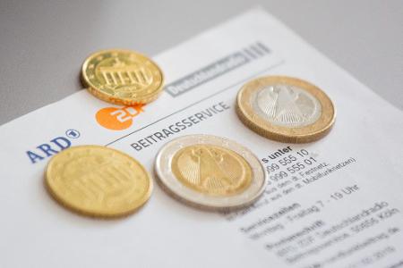 Es gibt Streit um die Höhe des Rundfunkbeitrags